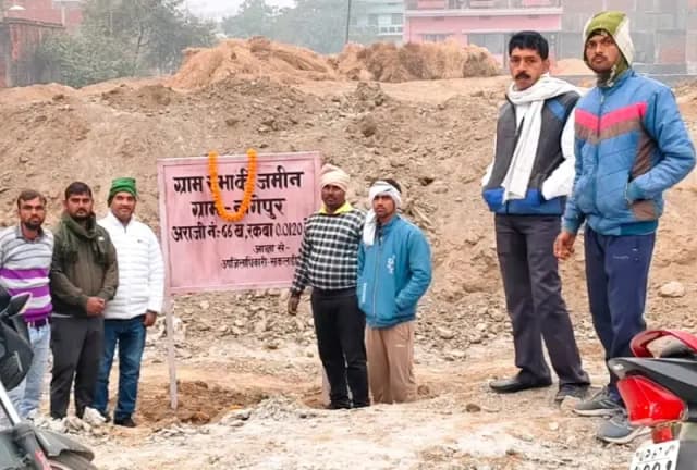 Chandauli News: ग्राम सभा की सरकारी भूमि पर तहसील प्रशासन की पहल, लगाया गया बोर्ड.
