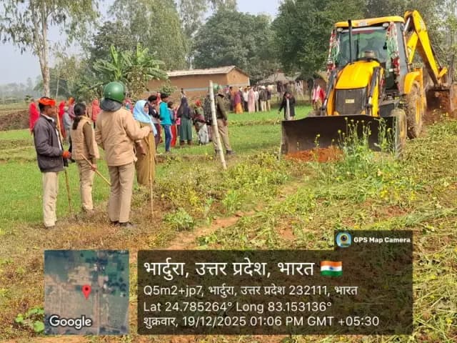 Chandauli News: वन विभाग की बड़ी कार्रवाई, महिलाओं के विरोध के बीच 40 बीघा वन भूमि कराया अतिक्रमणमुक्त.

