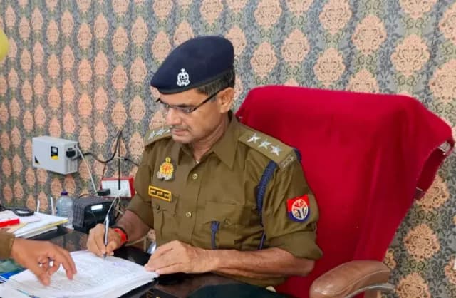 Chandauli News: साइबर ठगों ने 42 दिनों में कि 1.15 करोड़ की ठगी, सीओ ने दी सतर्क रहने की सलाह.