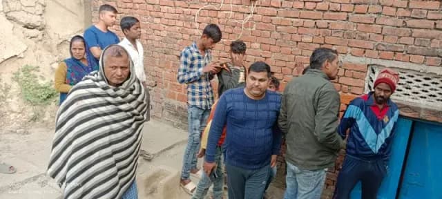 Chandauli News: गली में फेंका मिला नवजात का शव, गांव में मचा हड़कंप.
