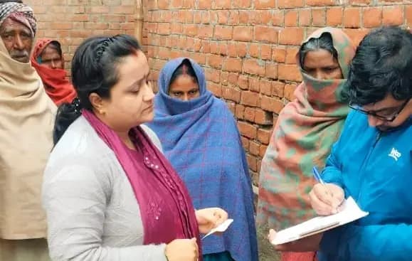 Chandauli News: कालाबाजारी के आरोप में कोटेदार के खिलाफ एफआईआर दर्ज, दुकान निलंबित.
