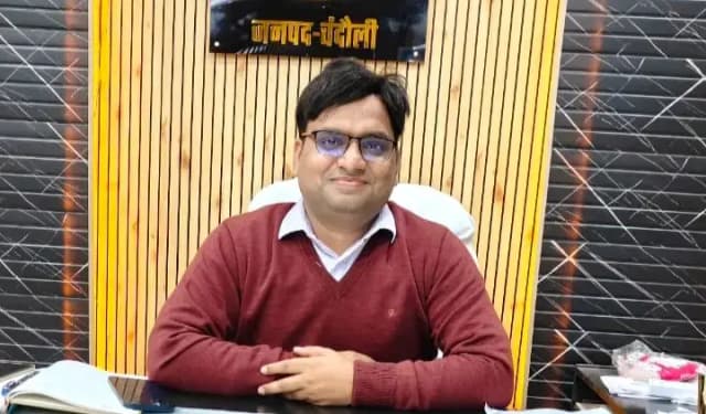 Chandauli News: शीत लहर के कारण कक्षा 8 तक के विद्यालय 26 दिसंबर तक बंद.
