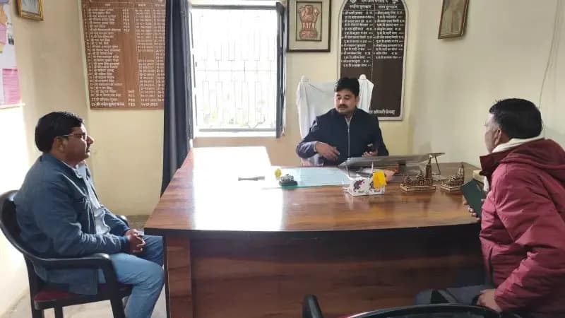 Sonbhadra News:  बीएसए से मिला महासंघ, शिक्षकों की लंबित मांगों पर विस्तृत चर्चा, बीएसए ने सकारात्मक रुख दिखाया.