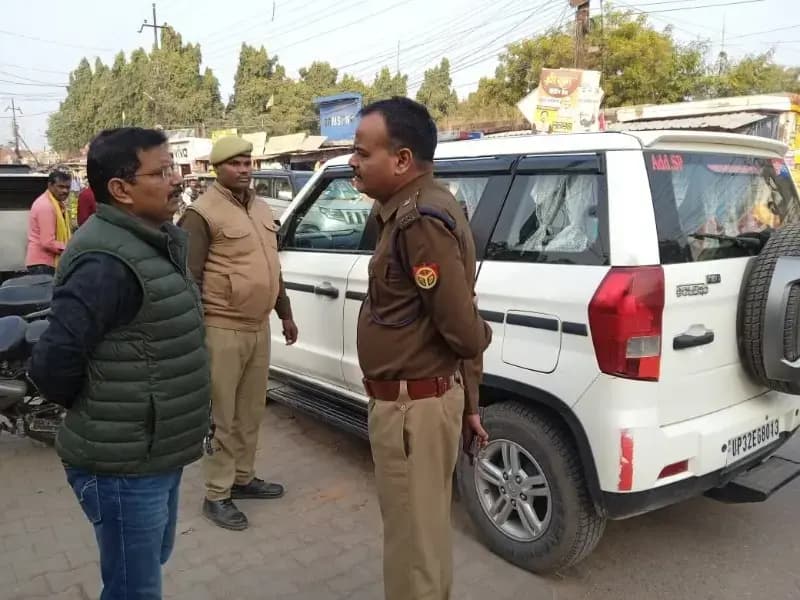 Sonbhadra News: बसपा विधायक के अकाउंटेंट की कार का टायर बदलते समय 10 लाख रुपये से भरा बैग लेकर चोर हुए चंपत.