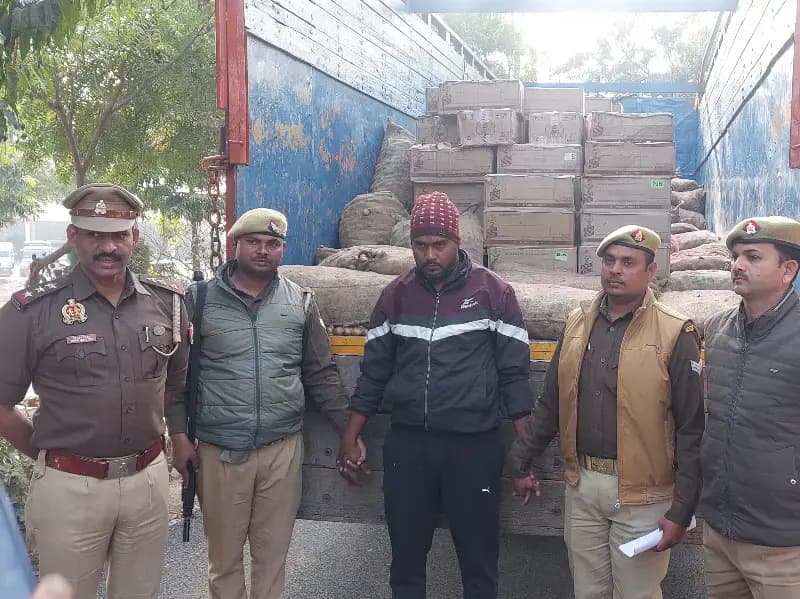 Sonbhadra News: 17 लाख रुपये से अधिक की अवैध शराब जब्त, पंजाब से झारखंड के रास्ते बिहार जा रही थी अवैध शराब की खेप.