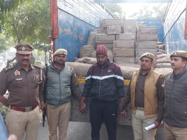 Sonbhadra News: 17 लाख रुपये से अधिक की अवैध शराब जब्त, पंजाब से झारखंड के रास्ते बिहार जा रही थी अवैध शराब की खेप.