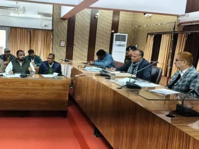 Sonbhadra News: जिलाधिकारी का अवैध खनन पर प्रभावी कार्रवाई का निर्देश, गठित टीमों द्वारा नियमित निरीक्षण सुनिश्चित करने को कहा.