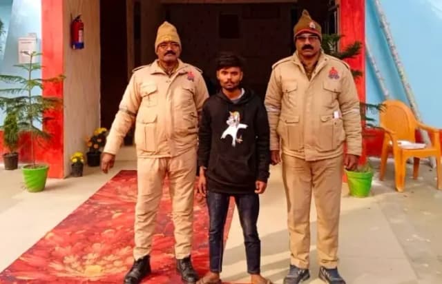 Chandauli News: पकड़ा गया शातिर मोबाइल, आई फोन सहित दस स्मार्ट फोन बरामद.
