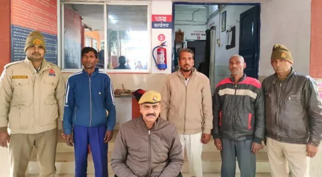 Chandauli News: जमीनी विवाद में हुई मारपीट की घटना में शामिल तीन वांछित अभियुक्त गिरफ्तार
