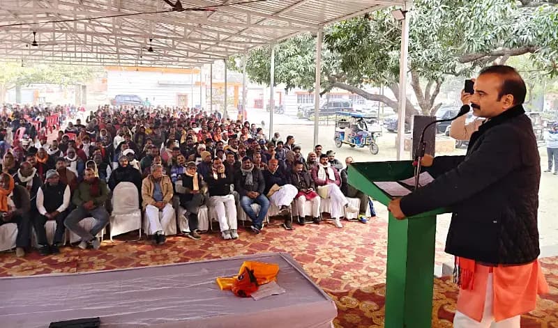 Chandauli News: अटल जी ने अपने दूरदर्शी नेतृत्व और विचारों से दी भारतीय राजनीति नई ऊंचाइयां.
