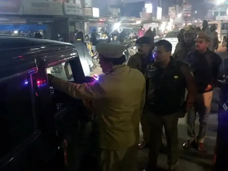 Sonbhadra News: नववर्ष की पूर्व संध्या पर एक्शन मोड में पुलिस, जनपदवासियों से नववर्ष को सौहार्दपूर्ण एवं शांतिपूर्वक मनाने की अपील.
