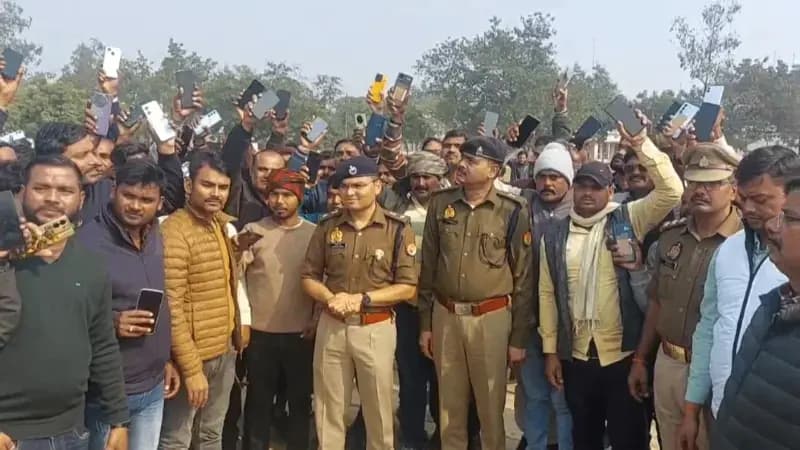 Sonbhadra News: "ऑपरेशन रिंग रिटर्न" के तहत 253 खोए हुए मोबाइल फोन बरामद.