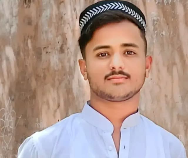Chandauli News: कोयले के चूल्हे से निकली गैस से युवक की मौत, तीन की हालत गंभीर.
