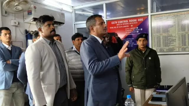 Chandauli News: माघ मेले को लेकर डीआरएम ने डीडीयू जंक्शन पर तैयारियों का लिया जायजा.
