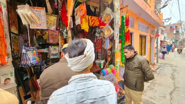 Chandauli News: चाइनीज मांझा के खिलाफ सख्त अभियान, 15 दुकानों की जांच, 120 बंडल प्रतिबंधित मांझा जब्त.
