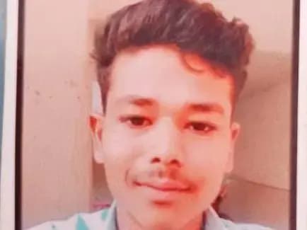 Sonbhadra: 10 दिन से लापता युवक का शव मिला, 
पैर रस्सी से बंधे थे, परिजनों ने हत्या की आशंका जताई.
