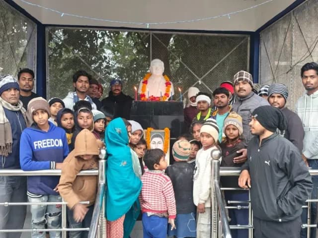 Sonbhadra News: सावित्रीबाई फुले की मनाई गईं जयंती, सावित्रीबाई फुले के संघर्षपूर्ण जीवन पर विस्तार से प्रकाश डाला गया.