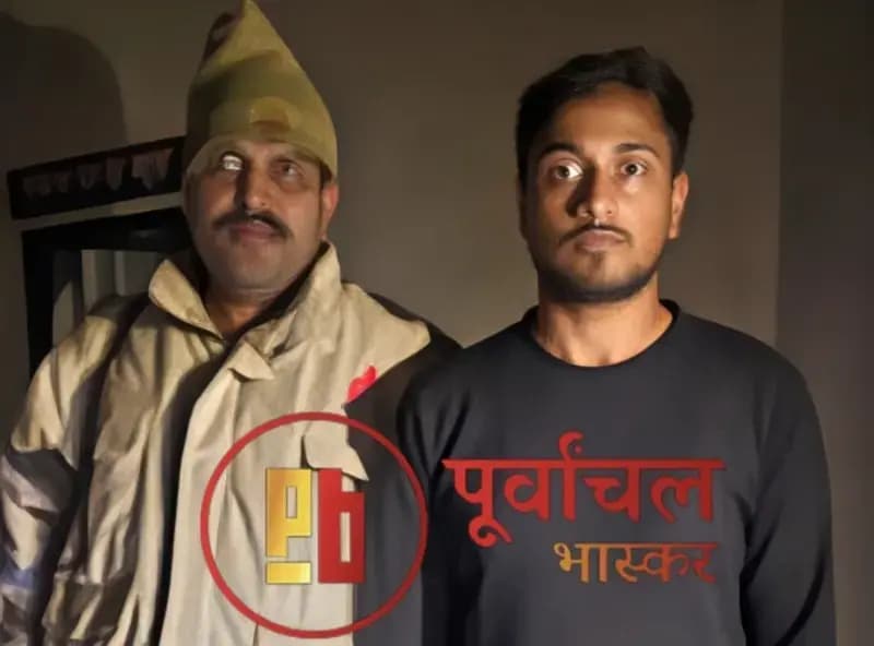 Sonbhadra News: हिंदू देवी देवताओं पर आपत्तिजनक टिप्पणी करना धर्म विशेष के युवक को पड़ा भारी. 
