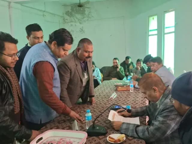 Sonbhadra News: मतदान स्थल दूर होने पर आपत्ति, युवा मोर्चा ने जिलाधिकारी को ज्ञापन सौंपा.