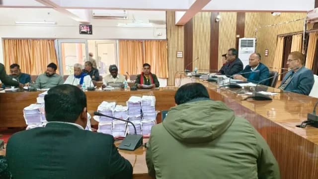 Sonbhadra News: जिला निर्वाचन अधिकारी ने मतदाता सूची का प्रकाशन किया, मान्यता प्राप्त राजनीतिक दलों को सूची उपलब्ध कराई गई.