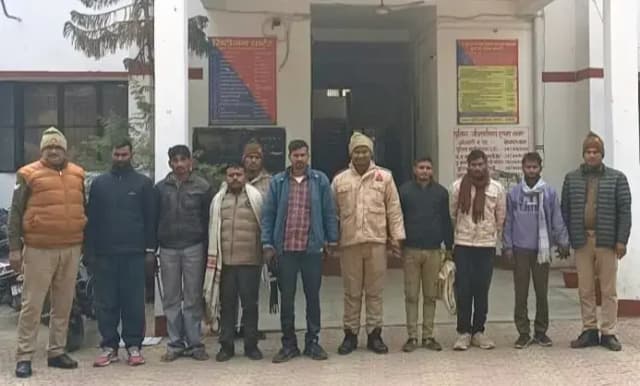Chandauli News: आधा दर्जन गोवंश के साथ सात शातिर गोतस्कर गिरफ्तार, चार वाहन जब्त.