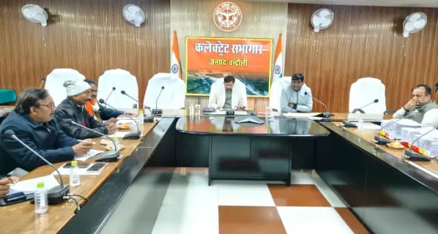 Chandauli News: एसआईआर के बाद जिले की नई मतदाता सूची जारी, 2.30 लाख कटे नाम, दावे आपत्ति हेतु एक माह का समय.
