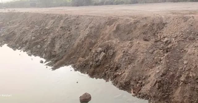Chandauli News: नहर में पानी छोड़ते ही नहर लाइनिंग धंसी, करोड़ो के निर्माण गुणवत्ता पर उठे सवाल.