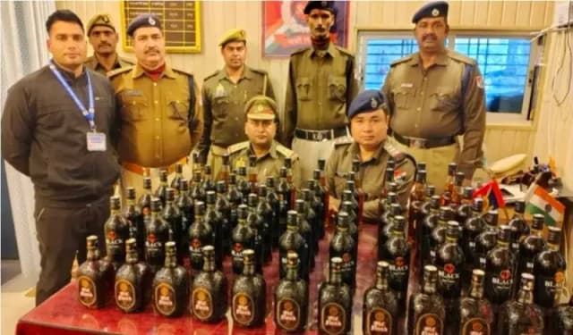 Chandauli News: एसी कोच के टॉयलेट में फिर मिली भारी मात्रा में शराब, जांच एजेंसियों की कार्यप्रणाली पर उठे सवाल.
