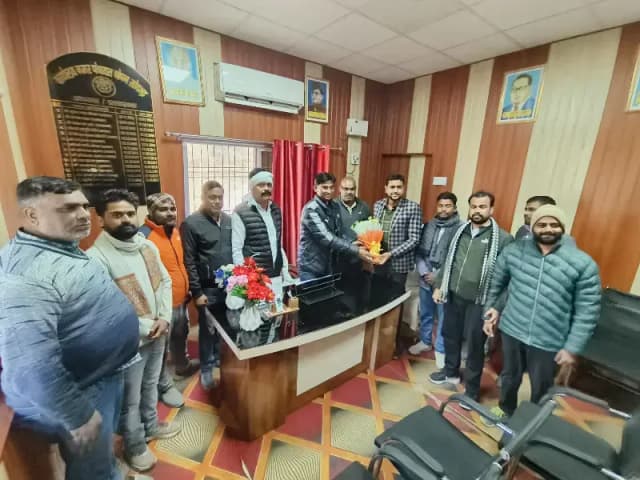 Sonbhadra News: चोपन नगर पंचायत अतरिक्त प्रभार देख रहे अधिशासी अधिकारी का तबादला, अखिलेश सिंह ने संभाला कार्यभार.