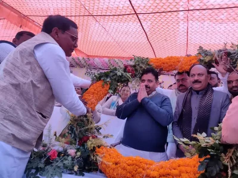 Sonbhadra News: कोन में कलवार जायसवाल महासम्मेलन: मंत्री रविंद्र जायसवाल ने समाज के उत्थान और एकजुटता पर की चर्चा.
