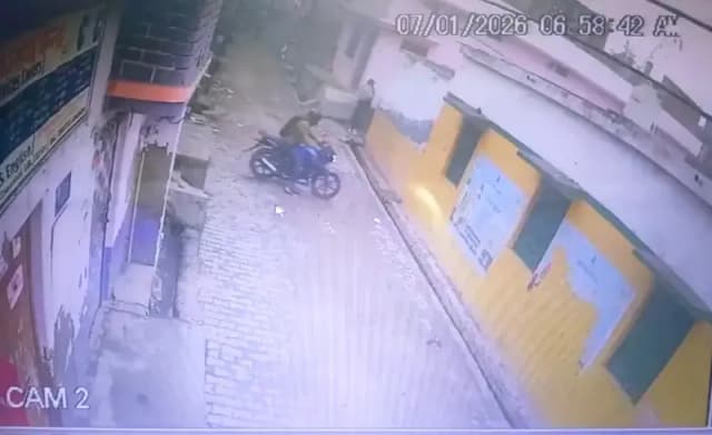 Chandauli News: RBI एजेंट बन महिला से कि 4.35 लाख की ठगी, नकली सोने के नाम पर नकदी लेकर जालसाज फरार.
