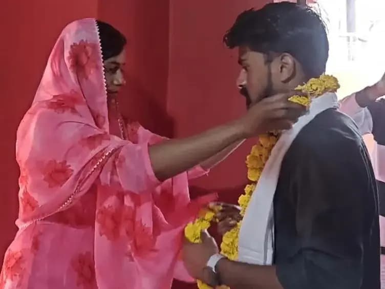 Sonbhadra News: भारी विरोध के बावजूद मुस्लिम युवती ने हिंदू रीति-रिवाज से किया विवाह, परिजनों के विरोध के बाद भी प्रेमी संग लिए सात फेरे.