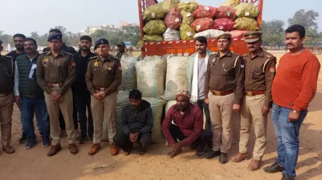 Sonbhadra News: पुलिस की संयुक्त टीम को मिली बड़ी कामयाबी, दो अंतर्राज्यीय तस्करों को गिरफ्तार कर 442.5 किलोग्राम गांजा किया जब्त.

