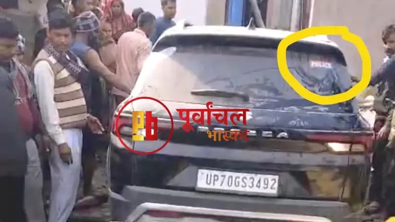 Chandauli News: नशे में धुत सिपाही की कार ने ऑटो समेत कई को मारी टक्कर, महिला सिपाही सहित कई घायल.
