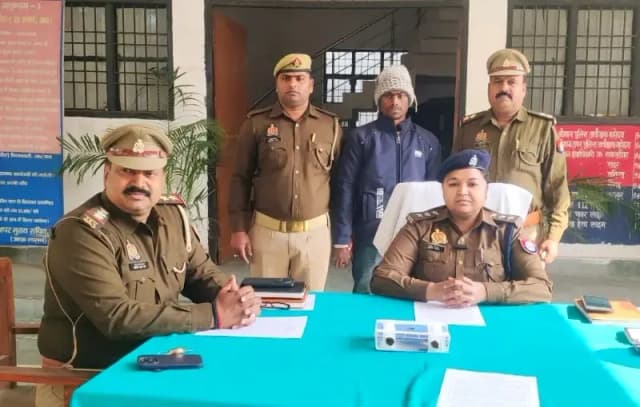 Chandauli News: गैंगस्टर एक्ट में वांछित 25000 इनामी गोवंश तस्कर तस्कर गिरफ्तार.
