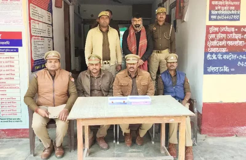 Chandauli News: किन्नर के घर धमाका कर हत्या के प्रयास का आरोपी 50 हजार इनामी गिरफ्तार,
