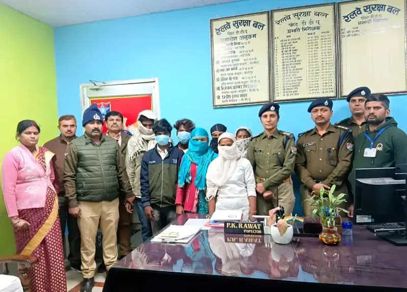 Chandauli News: आरपीएफ ने 6 बाल मजदूरों को कराया मुक्त, एक तस्कर गिरफ्तार.
