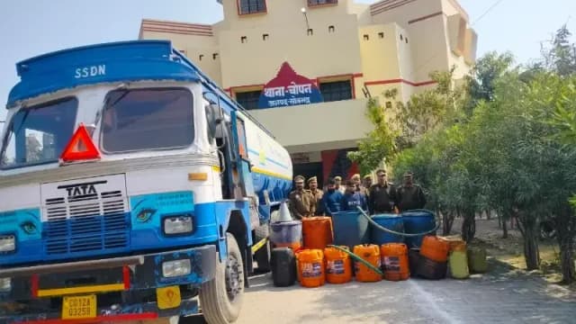 Sonbhadra News: दो थानो की पुलिस ने अवैध तेल करोबारियों की कमर तोड़ी, 3 अभियुक्त गिरफ्तार, भारी मात्रा में डीजल-पेट्रोल बरामद.