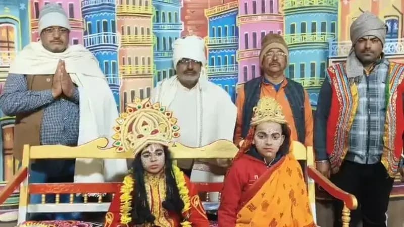 Sonbhadra News: सिंदुरिया में सौ साल पुरानी रामलीला का मंचन, कलाकार ब्रह्मचर्य का पालन कर निभाते हैं पात्र.