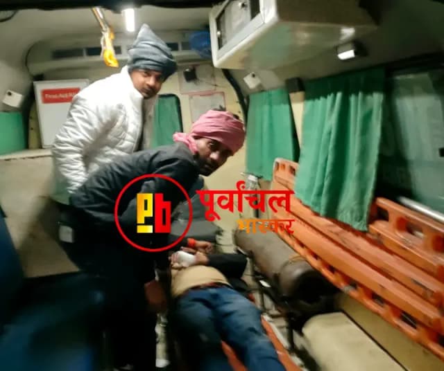 Chandauli News: पुरानी रंजिश में युवक पर हमला, दवा लेकर लौटते समय रास्ते में घेरकर पीटा.
