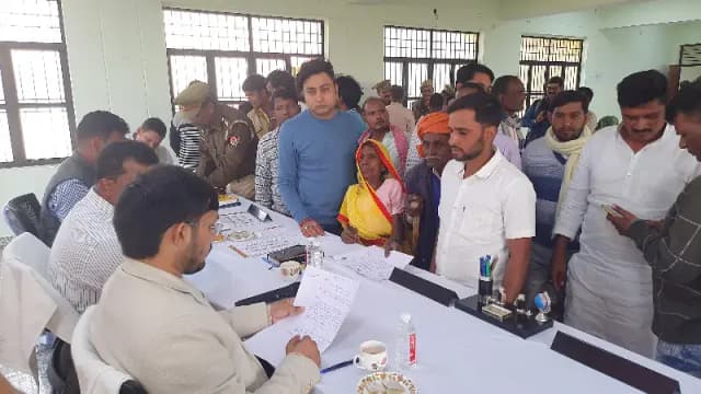 Chandauli News: पीएम आवास योजना में भ्रष्टाचार का आरोप, समाधान दिवस में खुला मामला, डीएम ने दिए जांच के आदेश.
