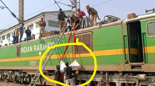 Chandauli News: मालगाड़ी पर हाईटेंशन लाइन की चपेट में आकर अज्ञात कि मौत, शव उतारने में कर्मचारियों के छूटे पसीने.
