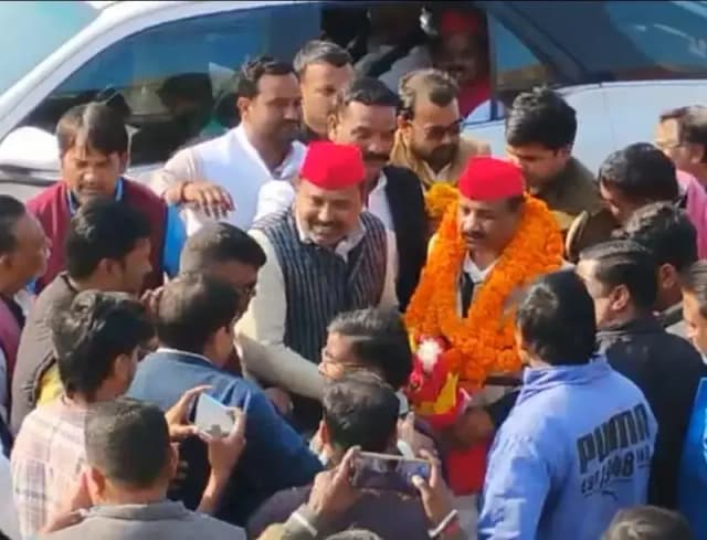 Sonbhadra News: सपा प्रदेश अध्यक्ष श्यामलाल पाल सोनभद्र पहुंचे, चोपन में फूल-मालाओं और नारेबाजी के साथ भव्य स्वागत.