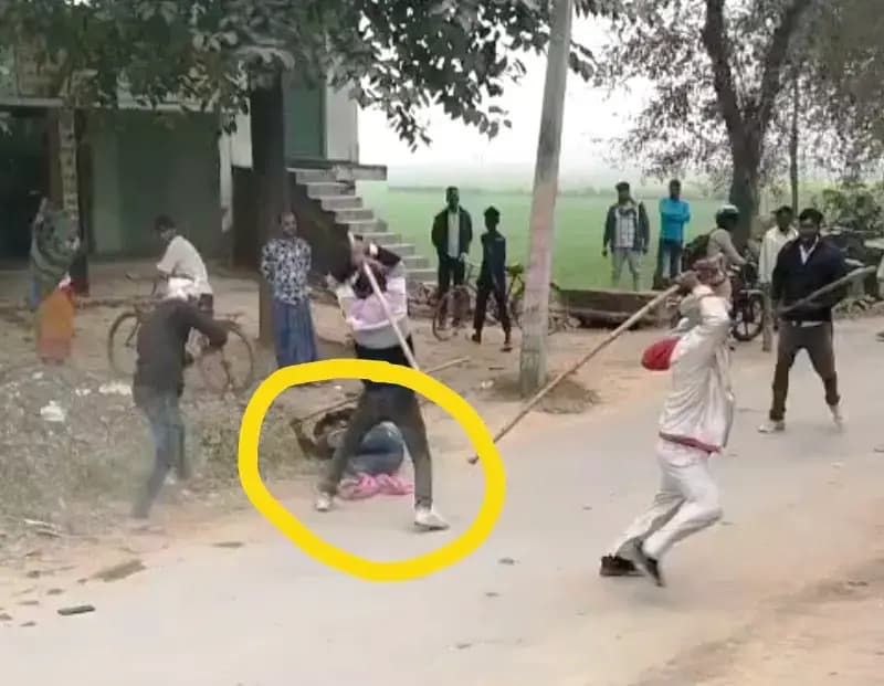 Chandauli News: पुरानी रंजिश में दवा लेकर लौट रहे युवक को रास्ते में घेरकर पीटा, हालत गंभीर.

