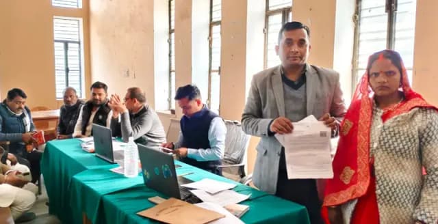 Chandauli News: नामित अधिकारियों संग फोटो अनिवार्य, तभी मतदाता सूची में जुड़ेगा नाम.
