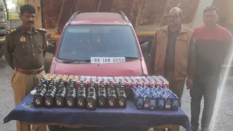 Sonbhadra News: दुद्धी पुलिस ने पकड़ी अवैध शराब की खेप, लाखों की अंग्रेजी शराब और बीयर के साथ वैगनआर कार जब्त.
