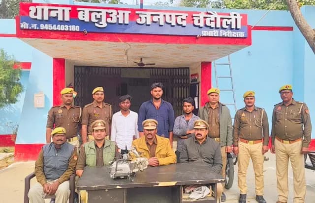 Chandauli News: मोटरसाइकिल चोर गिरोह का भंडाफोड़, तीन गिरफ्तार, पांच बाइक बरामद.
