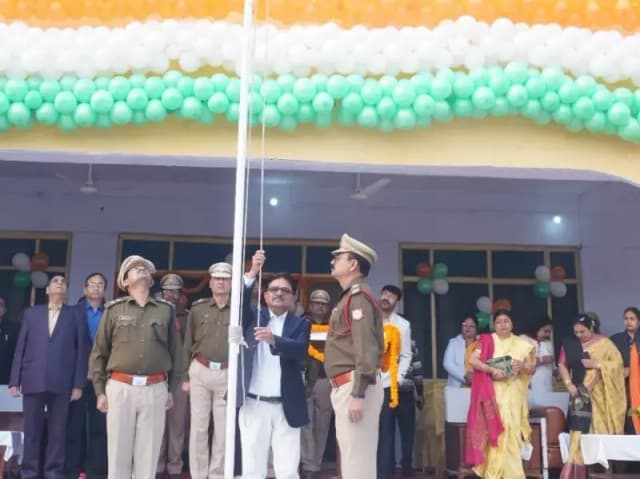 Sonbhadra News: 77वां गणतंत्र दिवस पर मुख्य महाप्रबंधक आर.के. अग्रवाल ने ध्वजारोहण कर संबोधित किया.