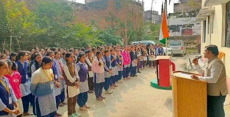Chandauli News: राजकीय महिला महाविद्यालय में हर्षोल्लास के साथ मनाया गया 77वां गणतंत्र दिवस.
