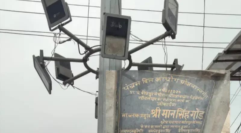 Sonbhadra News: श्रीराम चौक की हाई मास्ट लाइट एक माह से खराब, व्यापारियों ने जताई नाराज़गी.